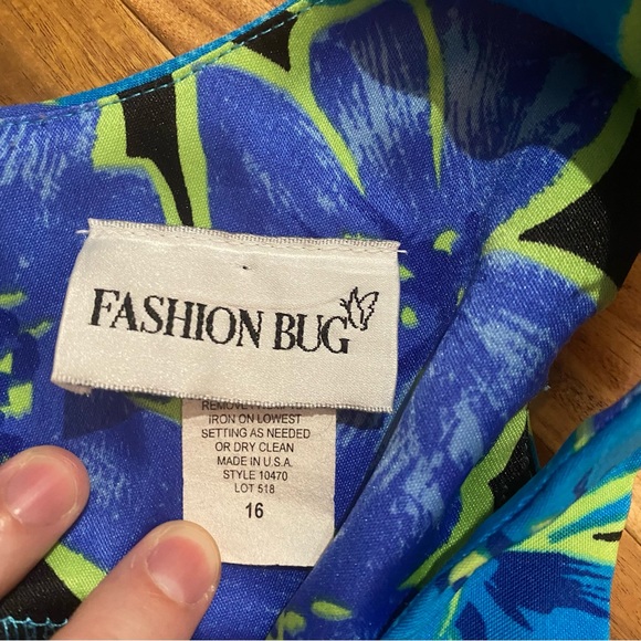 Fashion Bug 90s Floral Two-Piece Set – Sleeveless Top & Shorts – Made in USA - Picture 5 of 8